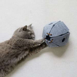 Felt Pom-Pom Foldable Cat Toy