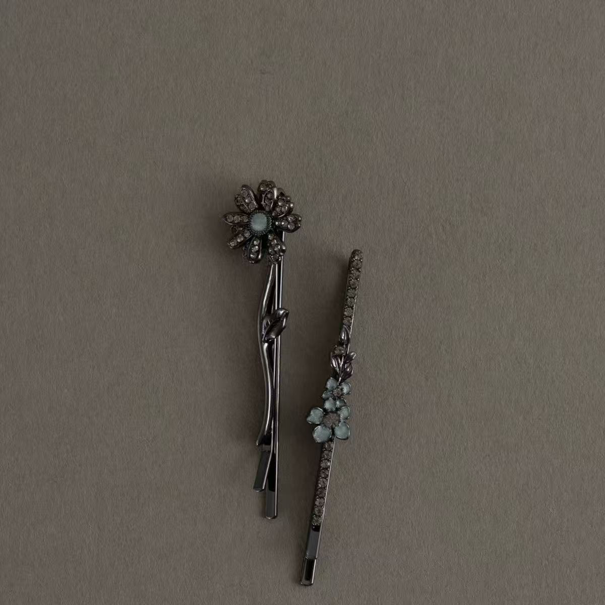 Chic French‑Style Black Side Barrette - Image 2