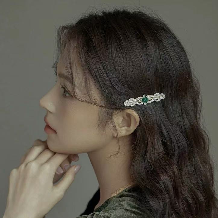 Elegant Rare Green French‑Style Metal Side Hair Clip - Image 2