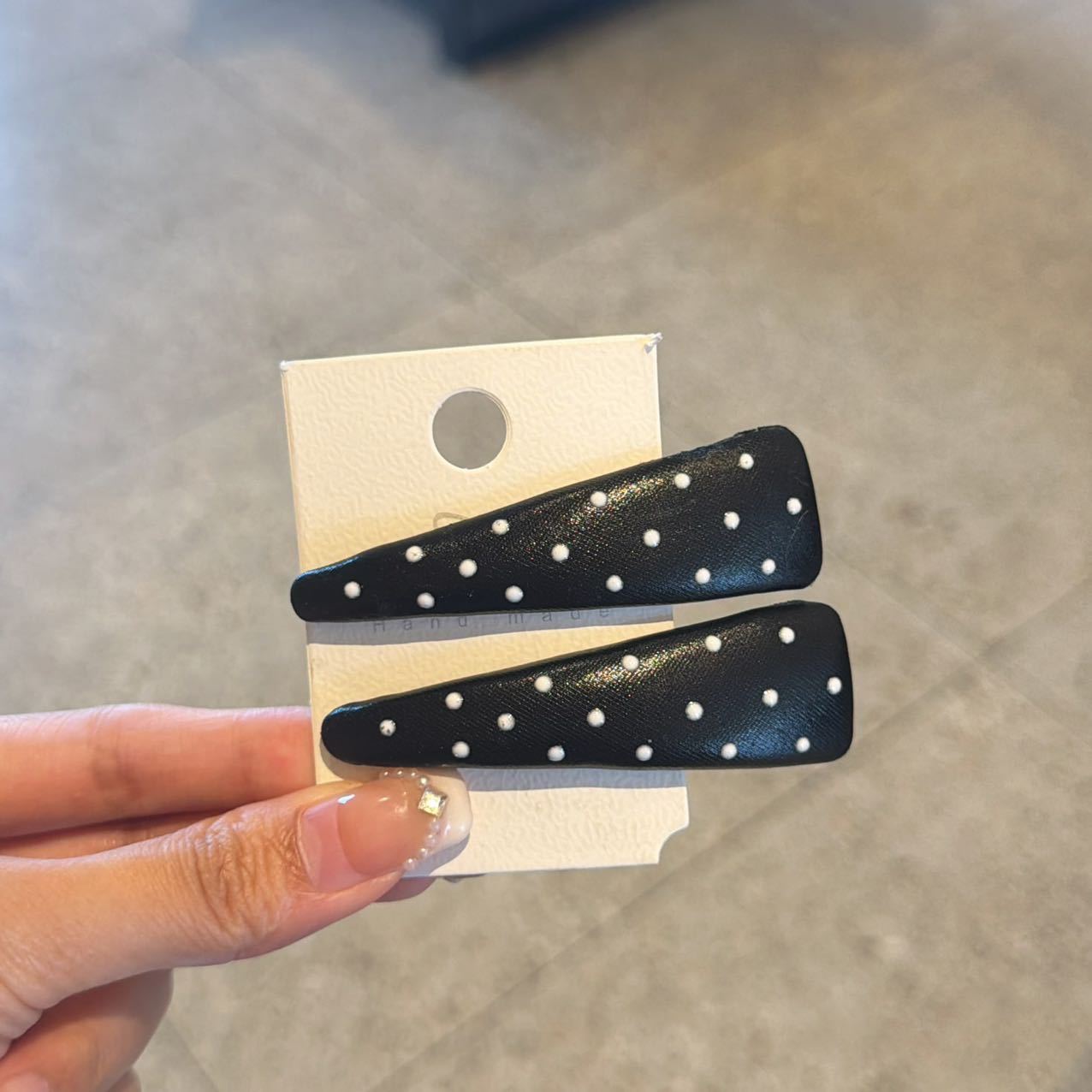 Korean Retro Polka‑Dot Leather Black‑White‑Silver Contrast Side Hair Clip - Image 3