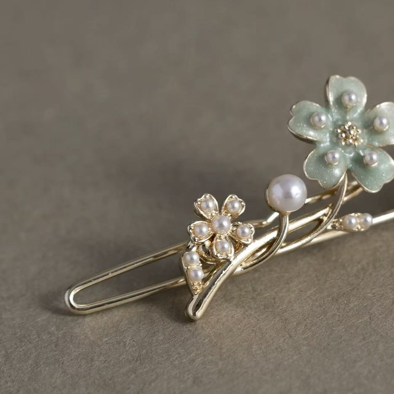 Hyacinth Small Side Hair Clip - Image 3