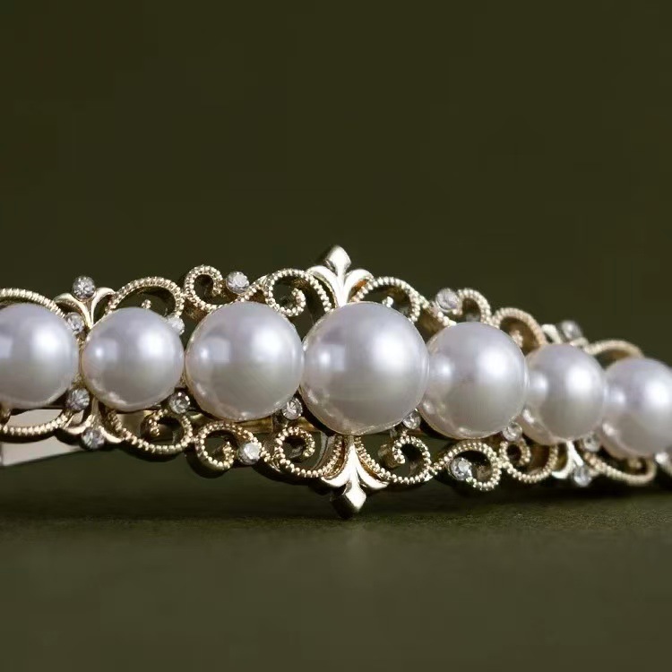 Elegant French White Moonlight Spring Hair Claw - Image 4