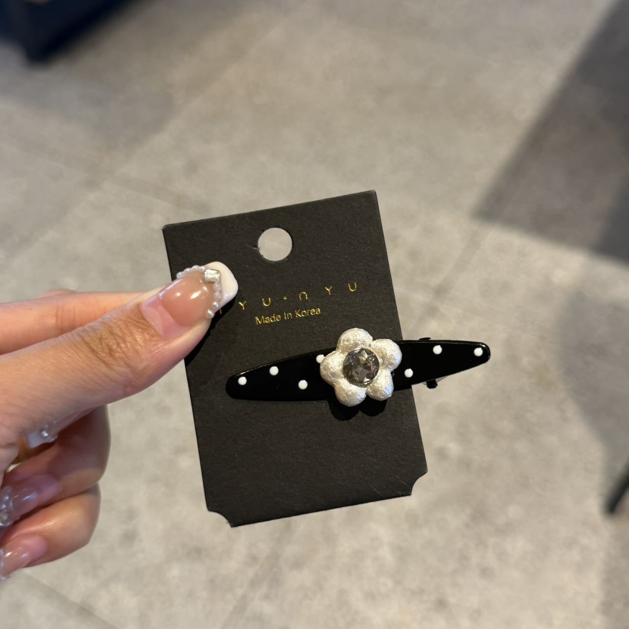 Korean Sweet Polka‑Dot Metal Duckbill Side Hair Clip - Image 4