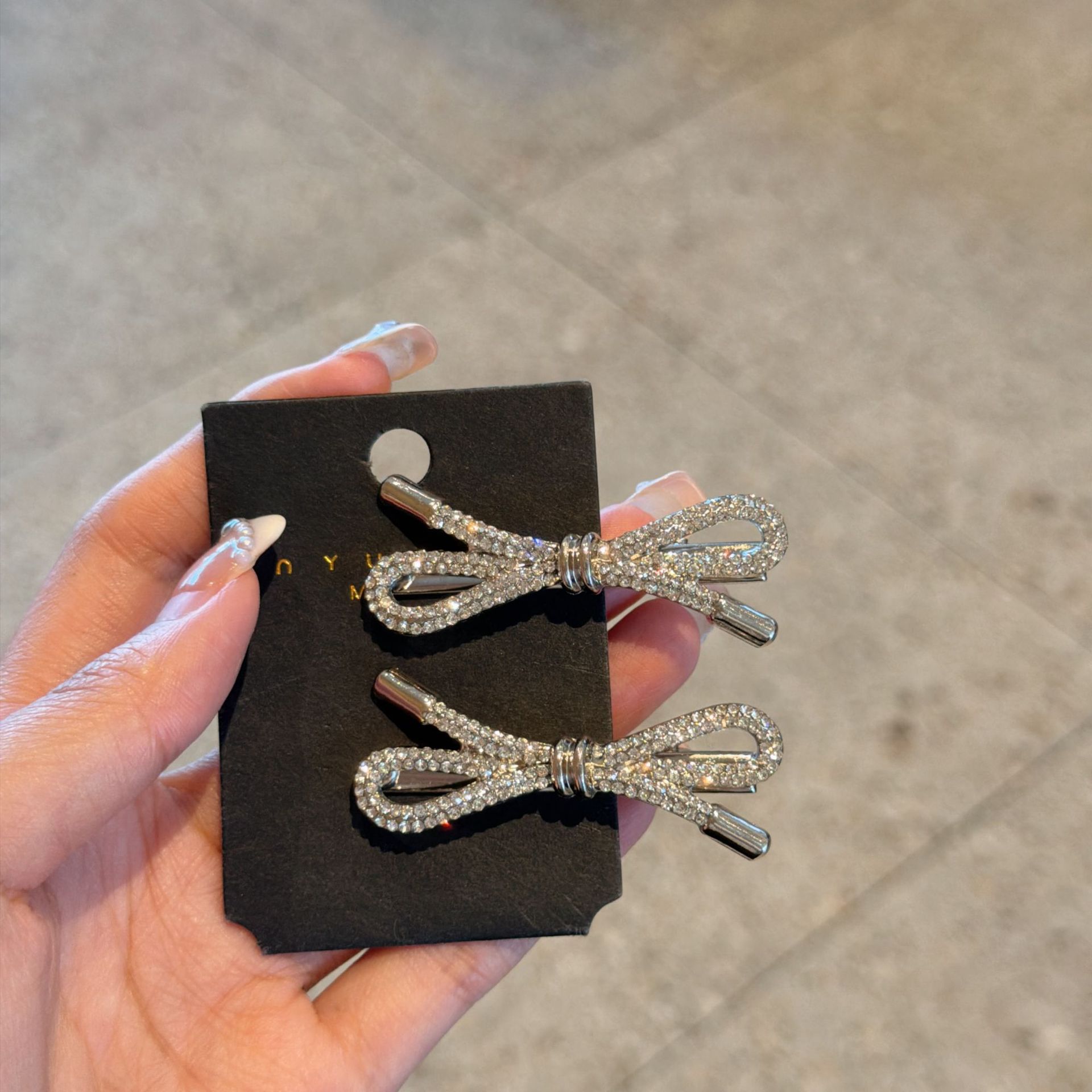 Exquisite Silver Bow Shiny Hair Clip - Image 4