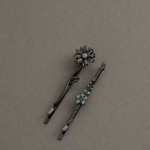 Chic French‑Style Black Side Barrette