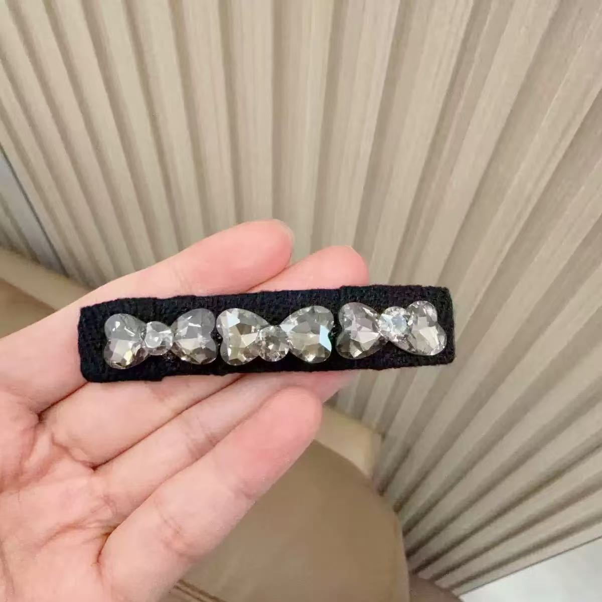 Custom Shiny K9 Rhinestone Forehead Bangs Hair Clip - Image 4