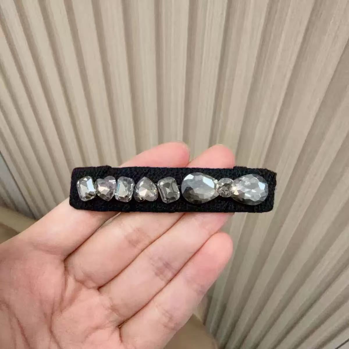 Custom Shiny K9 Rhinestone Forehead Bangs Hair Clip - Image 5