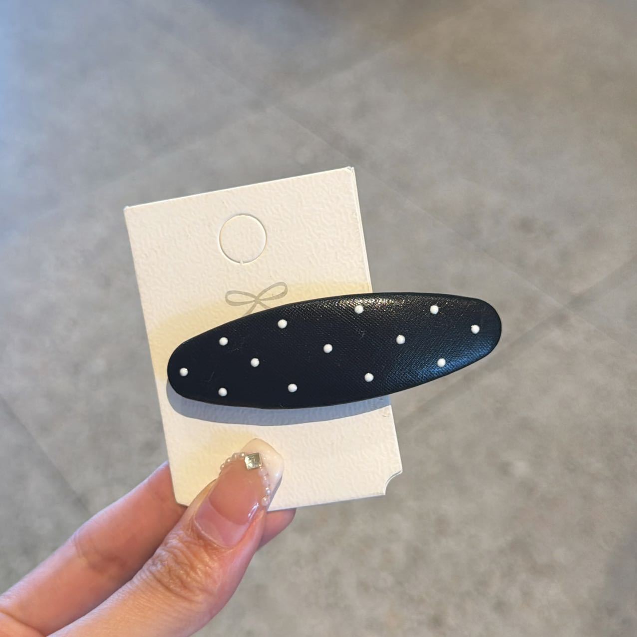 Korean Retro Polka‑Dot Leather Black‑White‑Silver Contrast Side Hair Clip - Image 5