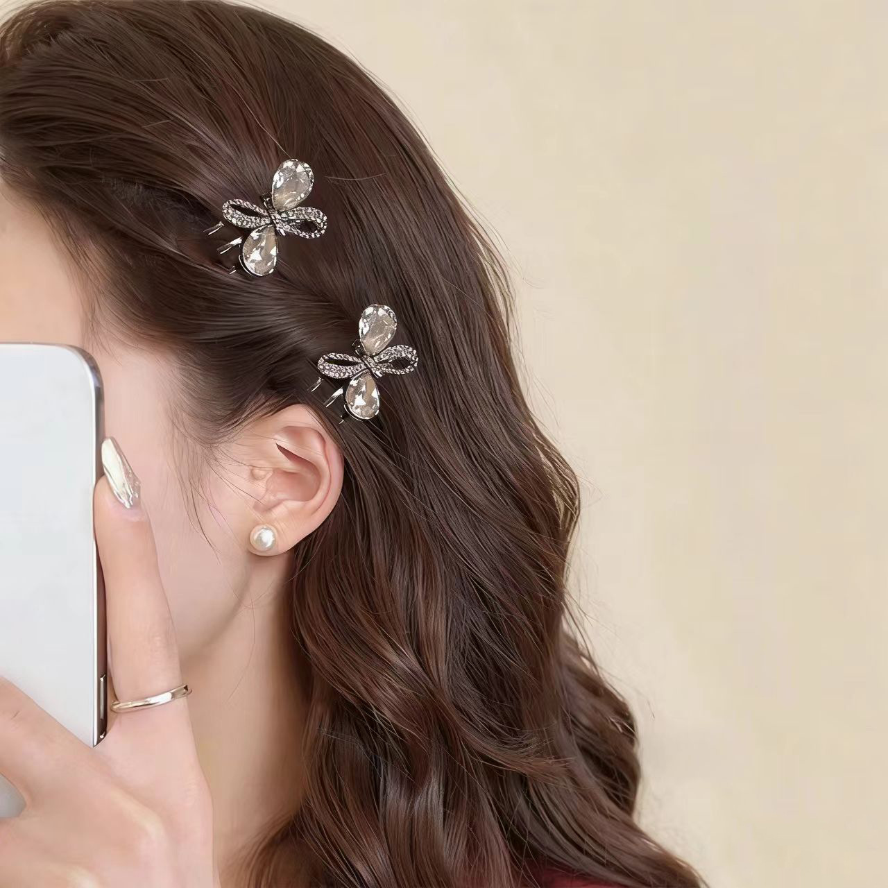 Elegant large sparkly rhinestone bow hair clip - Image 2